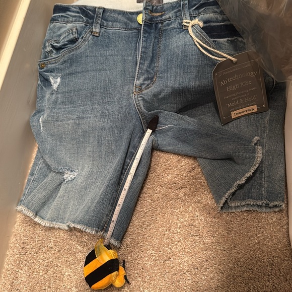 Democracy Jean shorts - Picture 8 of 8